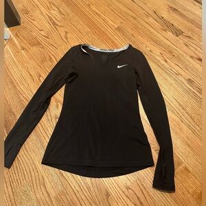 Women’s Nike Black Long-Sleeve Performance Top l